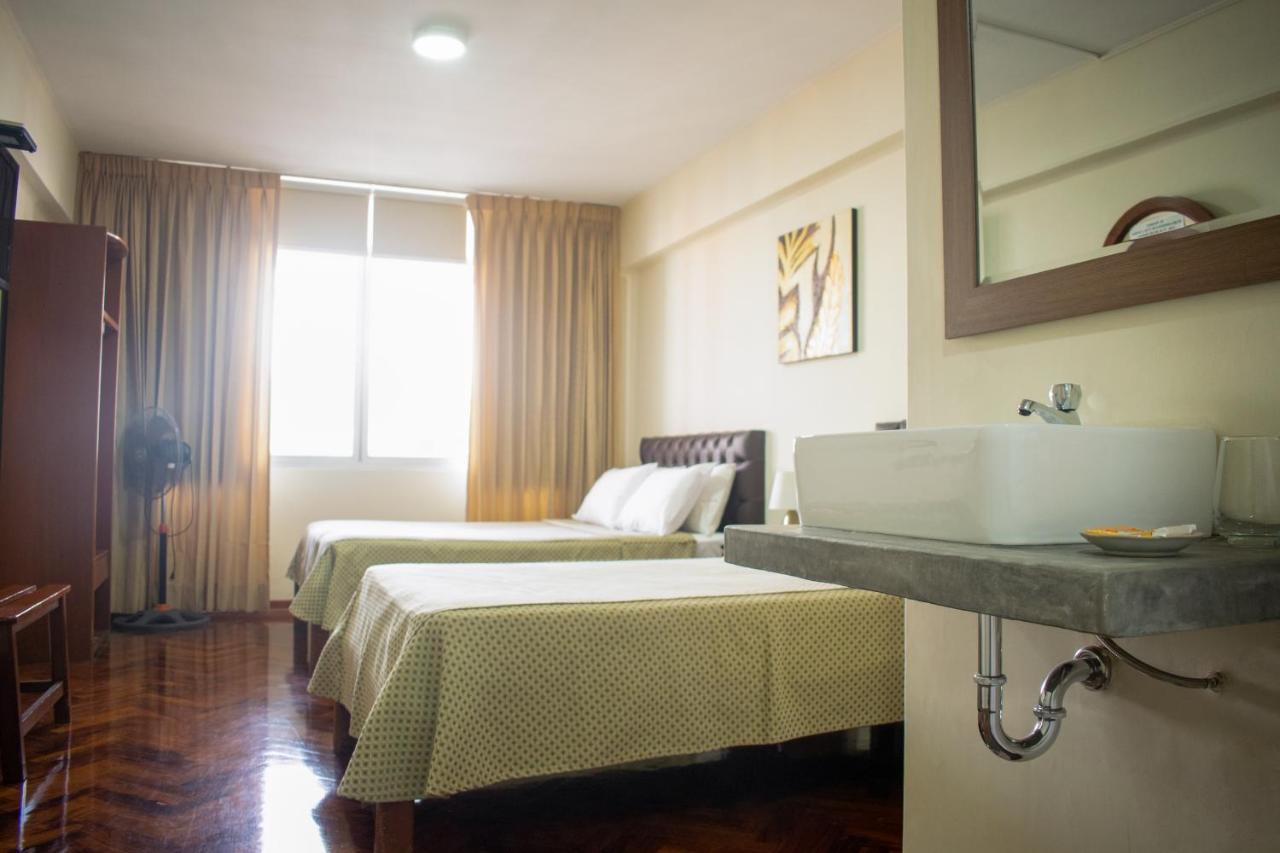 Hostal Solari Trujillo Zewnętrze zdjęcie