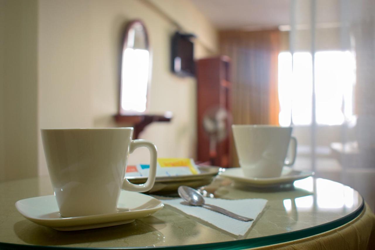 Hostal Solari Trujillo Zewnętrze zdjęcie