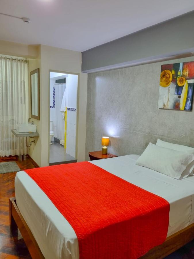 Hostal Solari Trujillo Zewnętrze zdjęcie