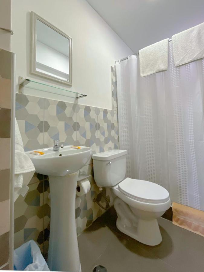 Hostal Solari Trujillo Zewnętrze zdjęcie