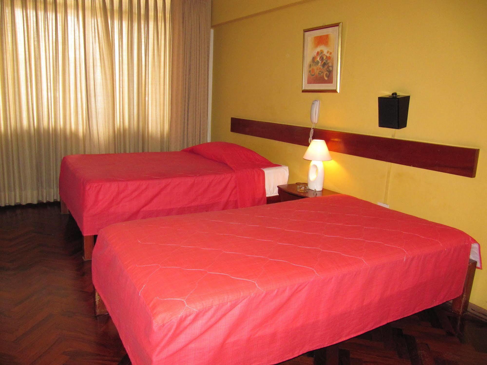 Hostal Solari Trujillo Zewnętrze zdjęcie