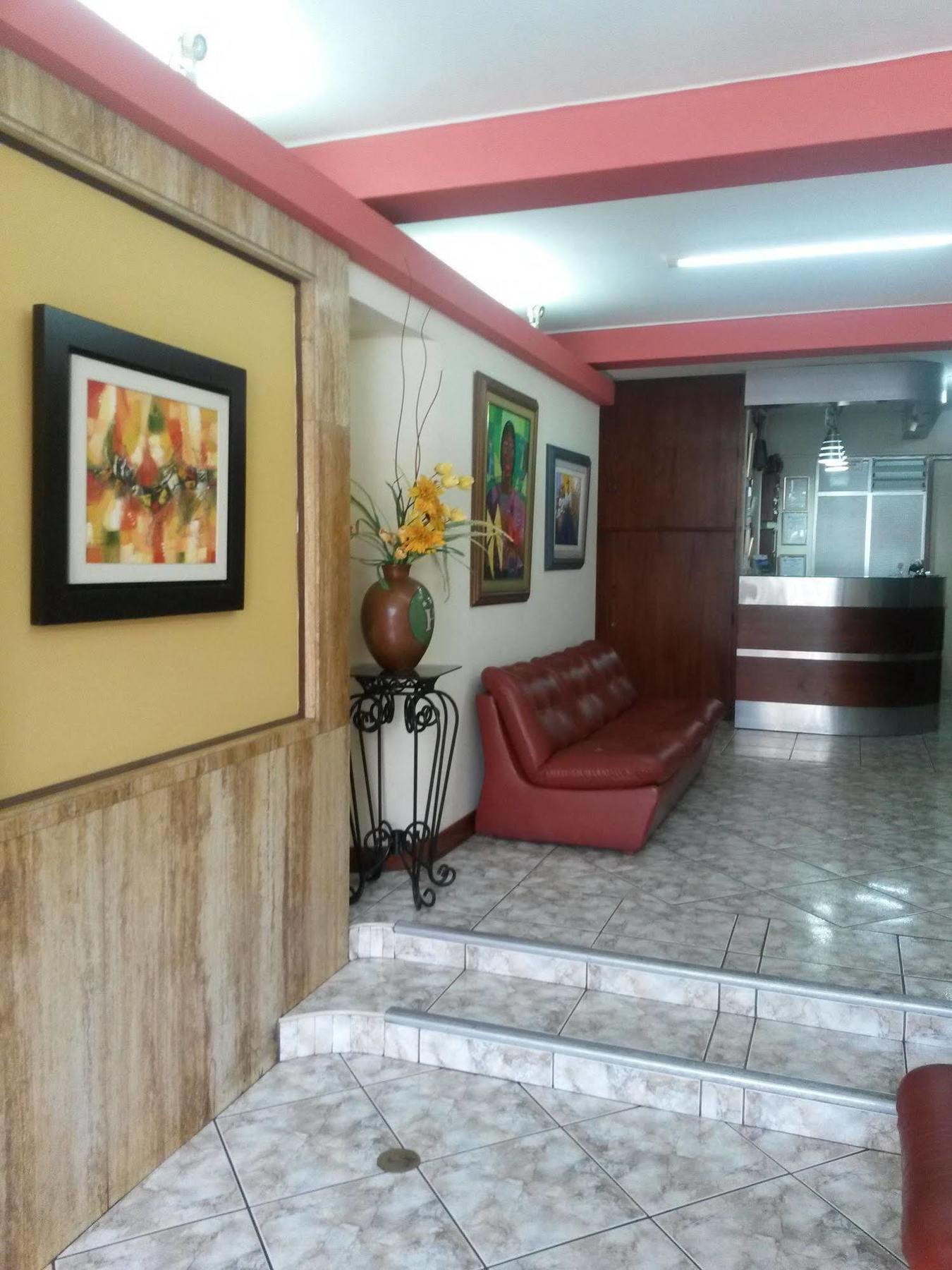 Hostal Solari Trujillo Zewnętrze zdjęcie