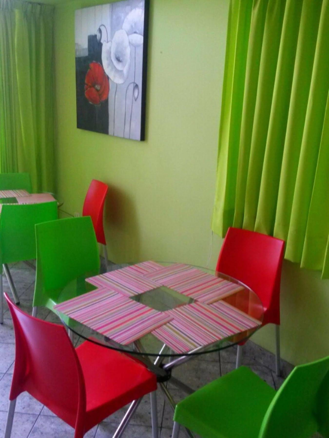 Hostal Solari Trujillo Zewnętrze zdjęcie