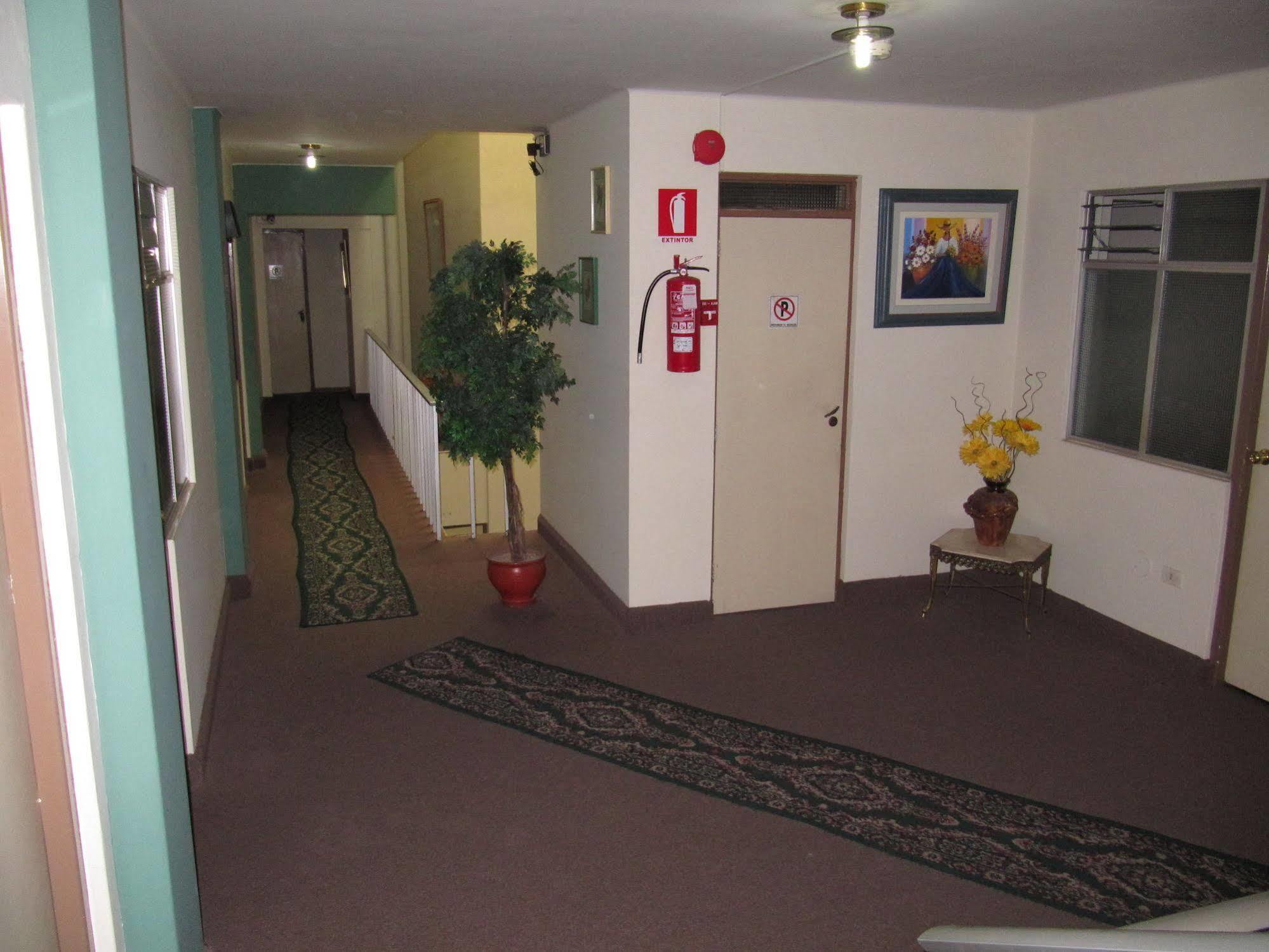 Hostal Solari Trujillo Zewnętrze zdjęcie