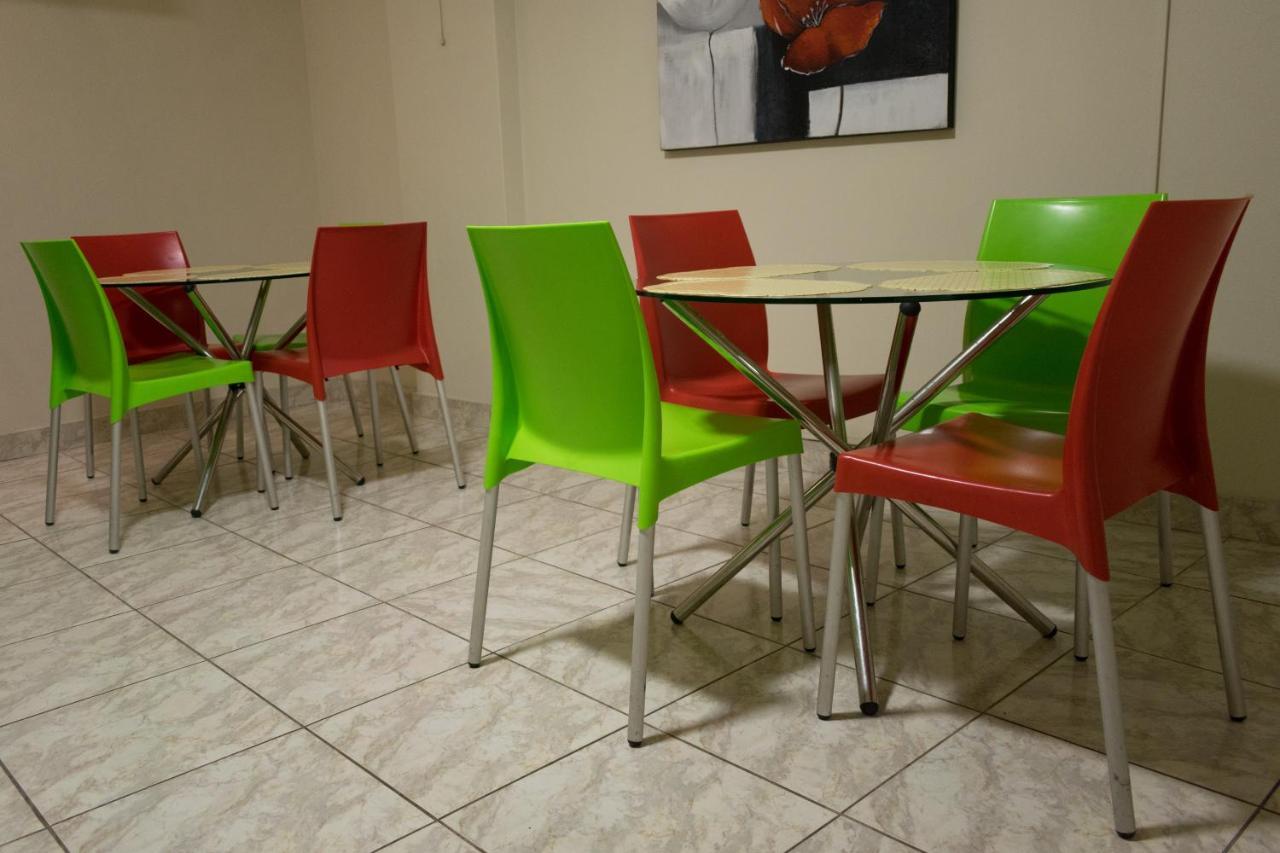 Hostal Solari Trujillo Zewnętrze zdjęcie